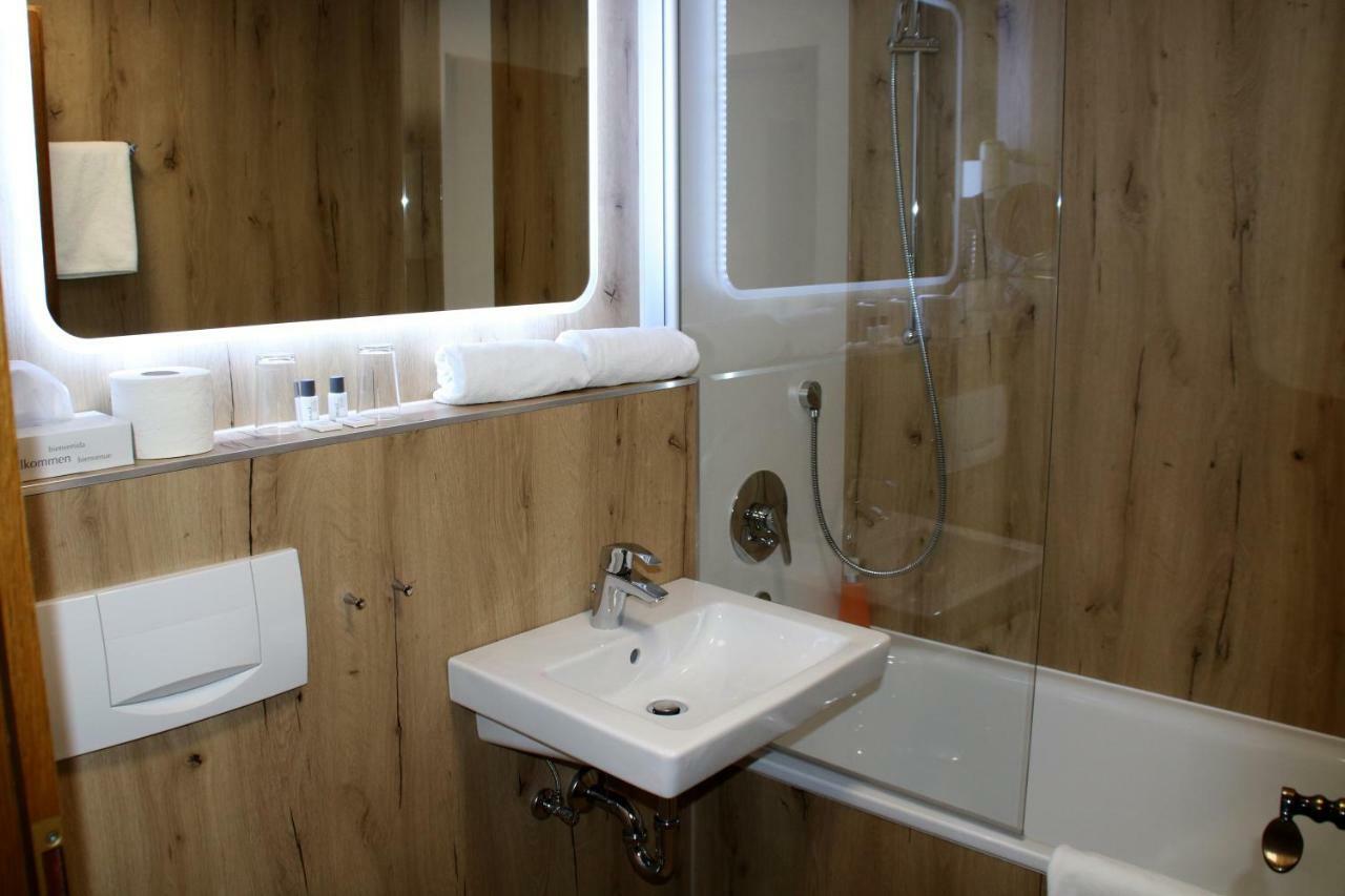 Zum Neuen Schwan Hotel Walluf Ngoại thất bức ảnh